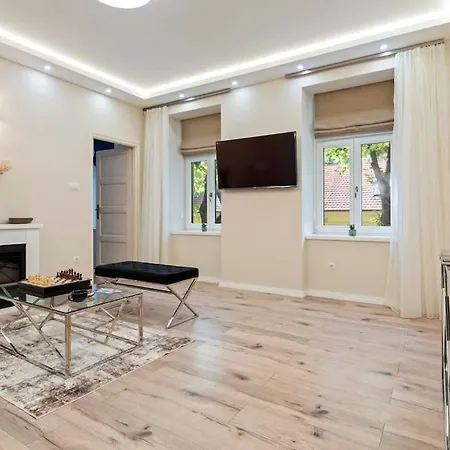 Mandula Apartment *